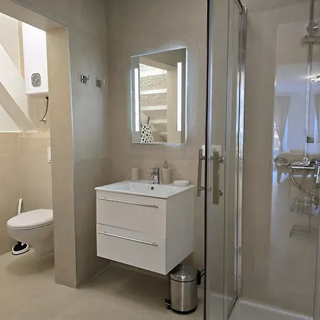 Bianco - In Centre *